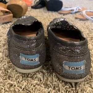Sparkly Toms that spice up your outfit size-6.5